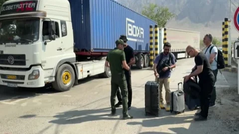 Border crossing between Armenia and Iran becomes an escape route for those fleei Stock-Footage 311935579