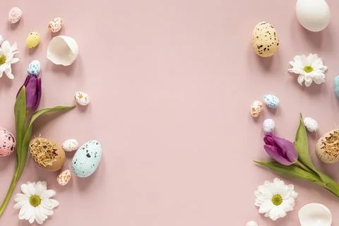 Border flowers painted eggs. High resolution photo Foto stock