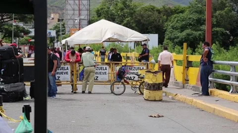 Border Guard Stations with People Passing at Venezuela/Columbia Border Vidéo 65520150