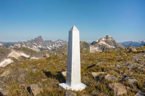 Border marker along the 49th parallel between Canada and United States Stockfoto's