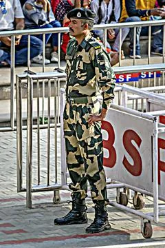 Border Security Force soldier in uniform, standing guarding the border with P Stock Photos