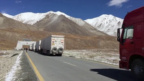 Border trade between Pakistan China on Khunjerab Pass 스톡 동영상 83236630