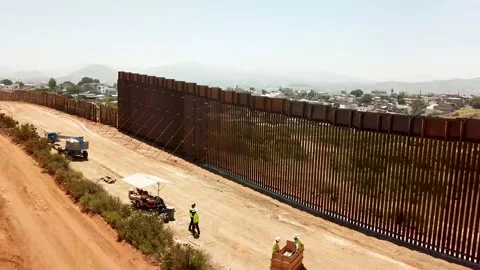 Border Wall construction on US Mexico Frontier Drone Vidéo 131889632