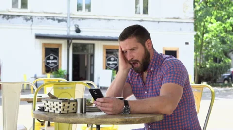 Bored, sleepy man drinks coffee browsing smartphone Vídeos de archivo 67627463