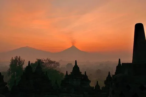  Borobudur temple in Java island at sunrise, Indonesia Borobudur temple in... Fotos de archivo
