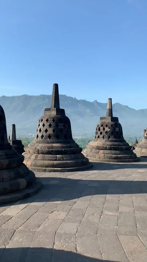 Borobudur temple in Yogyakarta Vídeos de archivo 343147273