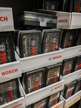 Bosch Tool Accessory Sets Organized on Retail Shelves Foto stock