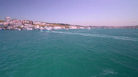 Bosphorus, Bosphorus Bridge and fast ferry 動画素材 147124317