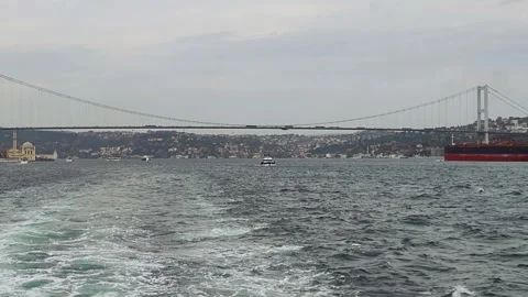 Bosphorus Bridge with Cargo Ship and Ortakoy Mosque, Istanbul, Turkey Video stock 337974376