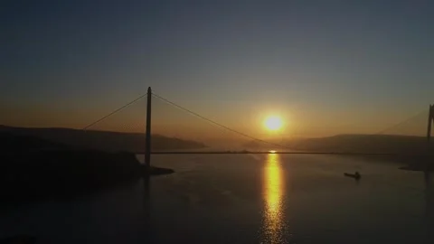 Bosphorus Bridge at Sunset with Cinematic Drone Approach in Istanbul Vídeo Stock 335391689