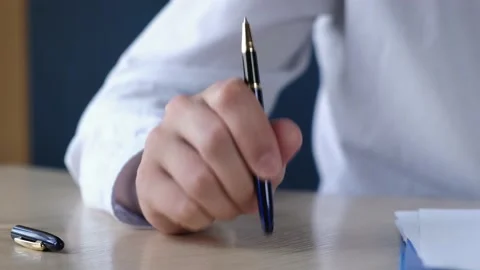 Boss or teacher knocks on the table with a pen urging silence Video stock 172208633