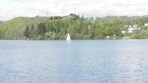 Bostalsee in spring with a single sail Vídeo Stock 333130753