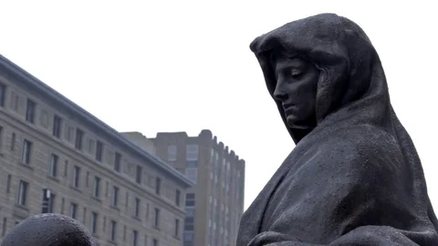 Boston Downtown Library Statue 07 HQ Видео 70009187