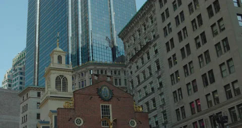 Boston front Old State house and  steeple tower with skyscrapers Vidéo 219197584