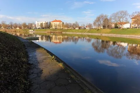 Bosut River Reflection Surrounded by Rural Buildings and Trees, Vinkovci, C.. Fotos de archivo