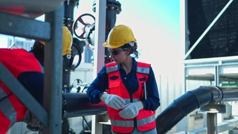 Both of engineers inspecting industrial pipeline and valve systems 스톡 동영상 339646253