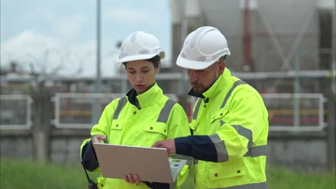Both of Petroleum engineer is on a mission to inspect oil distillation Stock Footage 292191908
