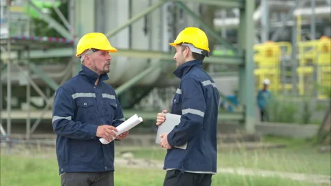 Both of Petroleum engineer is on a mission to inspect oil distillation Stock Footage 292207428