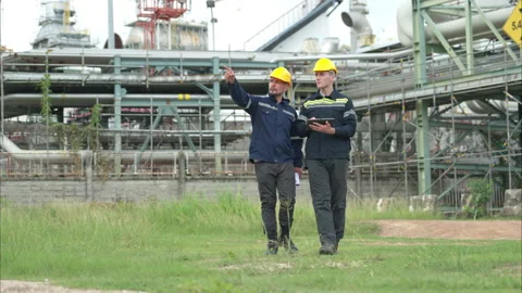 Both of Petroleum engineer is on a mission to inspect oil distillation Stock Footage 292212078