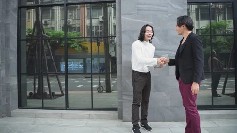 Both of young asian businessman using laptop Stock Footage 252375631