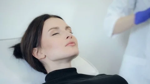 Botox injection in lips 動画素材 73636285