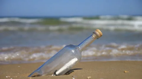 Bottle on the beach 動画素材 38208536