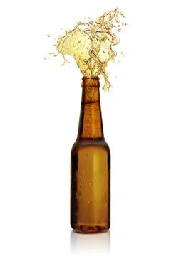 A bottle of cold beer on a white background with spray. 3d render 库存插图