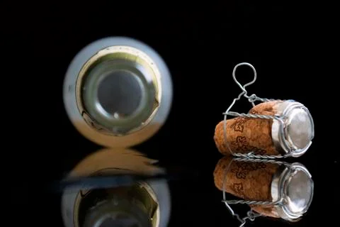 Bottle, drop and cork 库存照片