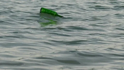 A bottle floating in water waves, one bottle swims between the waves, Video stock 104620546