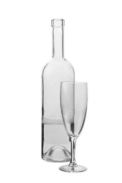 Bottle half-filled with water, empty glass on white background. Foto stock