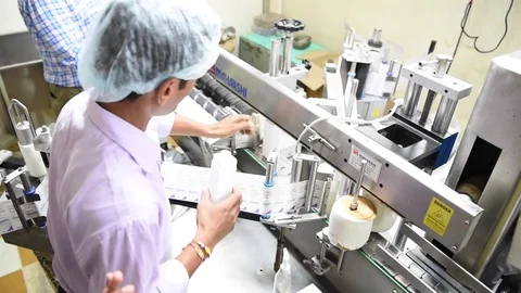 Bottle labeling machine Stock Footage 77160105