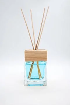 A Bottle of Lavender Fragrant Oil Diffuser with Reed Sticks, isolated on w... Foto stock