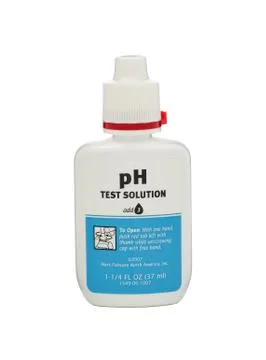 Bottle of pH test solution Stockfoto's