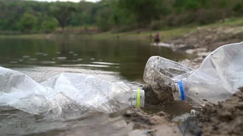 Bottle plastic in the river , waste and water pollution concept. Video stock 158532420
