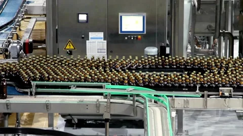 Bottle with pure Clean water in plastic bottle moves through conveyor factory. Video stock 334587651