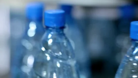 Bottle with pure Clean water in plastic bottle moves through conveyor factory. Video stock 334588295