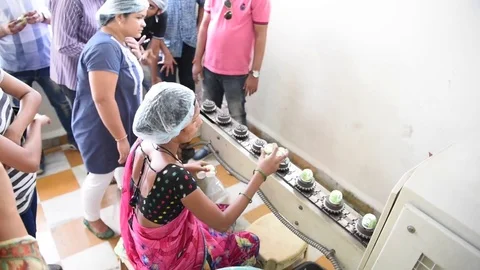 Bottle shrink sleeve machine Stock Footage 77160056