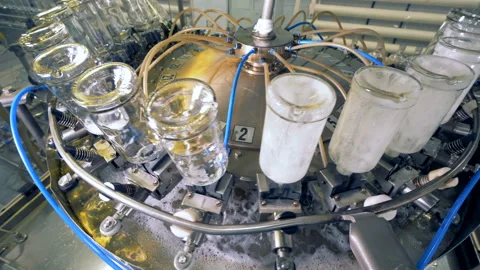 Bottle washing process, top view. Video stock 94529814