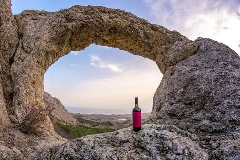 A bottle of wine in the mountains Foto stock