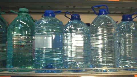 Bottled water. Stockbeeldmateriaal 100706914
