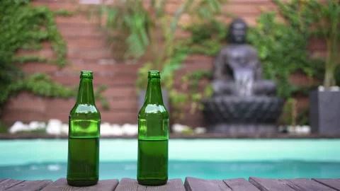 Bottles of beer by the pool. No people. Alcohol at a summer party. Tropics Vídeos de archivo 160112797