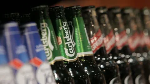 Bottles of beer on the store shelf. Video stock 22244214