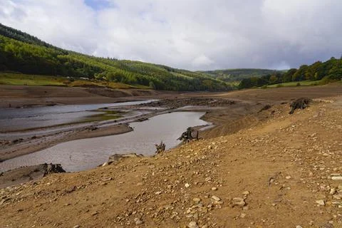 On the bottom of an almost empty Ladybower reservoir. Stockfoto's