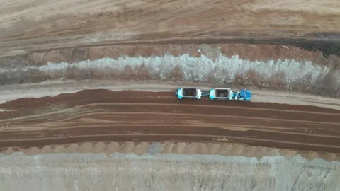 Bottom Dump Trailer (aka Belly Dump or Clam Dump) close up aerial view Vídeo Stock 153808533