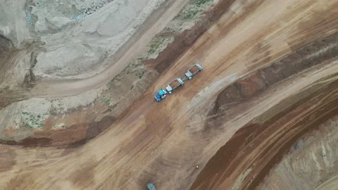 Bottom Dump Trailer (aka Belly Dump or Clam Dump) making a u turn Stock-Footage 153808642