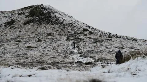 Bottom of Mountain looking up with hikers Foto stock