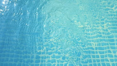 The bottom of the pool with water Vídeo Stock 91143385