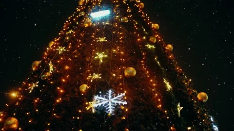 From the bottom up, video with a decorated Christmas tree, while it snows nicely Stock Footage 145199528