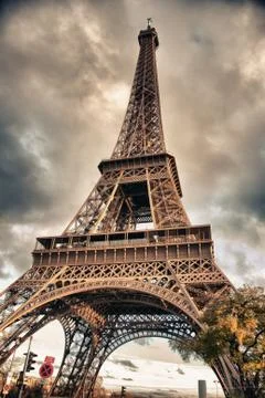 Bottom-Up view of Eiffel Tower, Paris Stock-Fotos