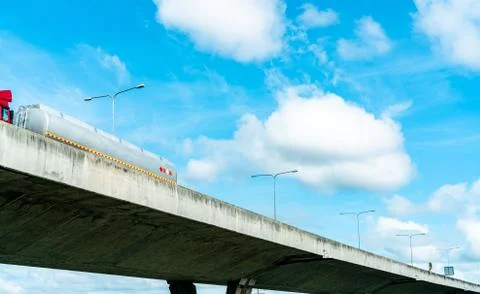 Bottom view of elevated concrete highway. Overpass concrete road. Road flyove Foto stock